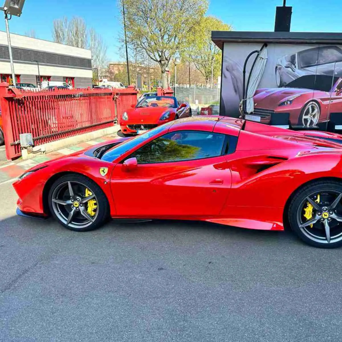 Esperienza di guida Ferrari F8 Spider