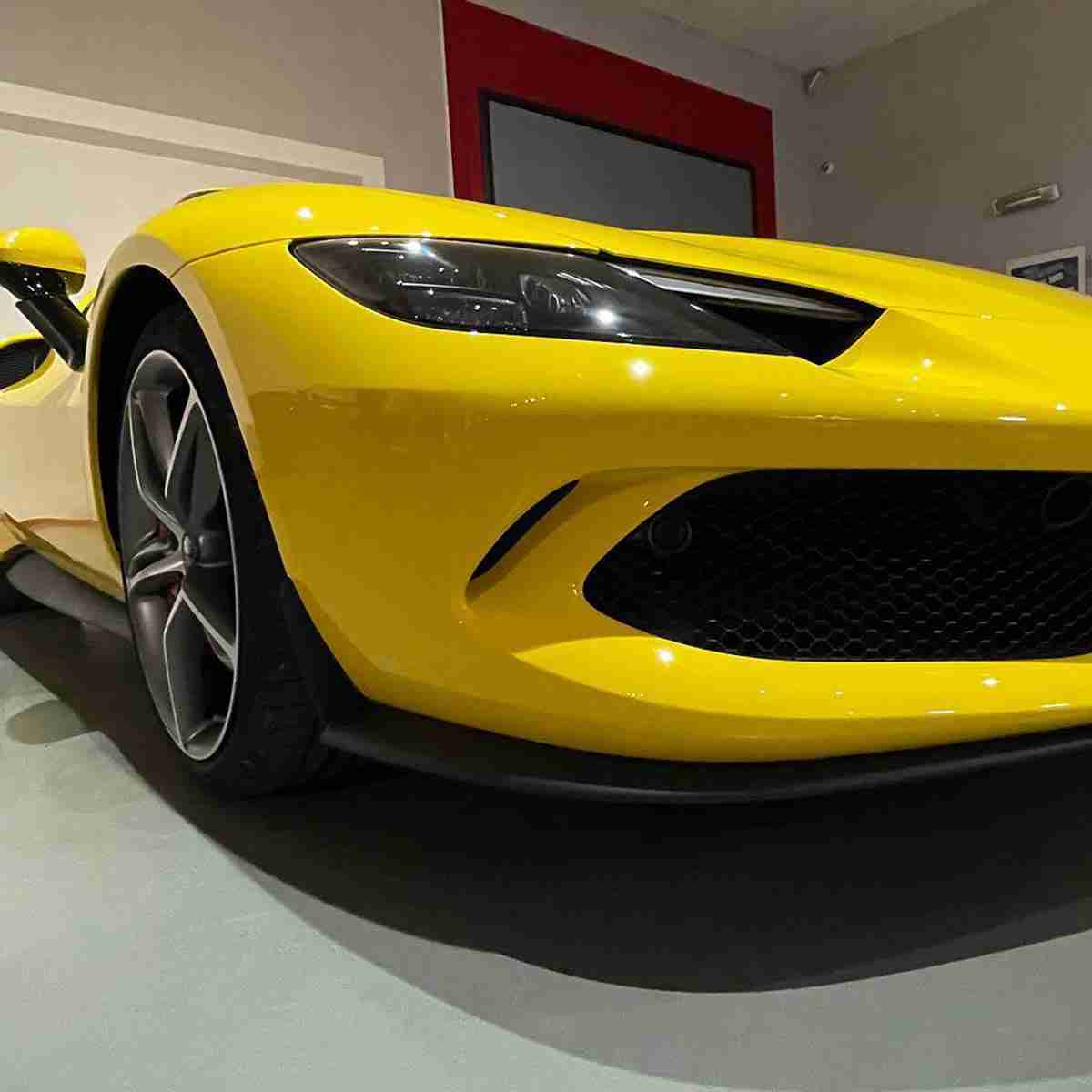 Esperienza di guida Ferrari 296